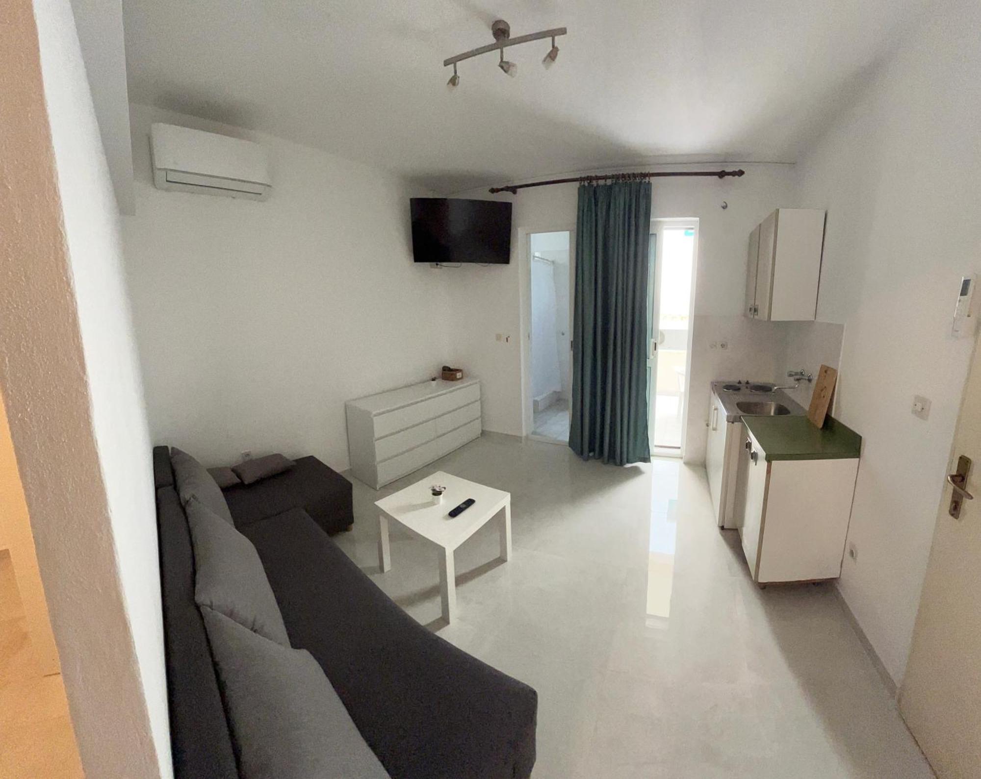 With Shared Kitchen 