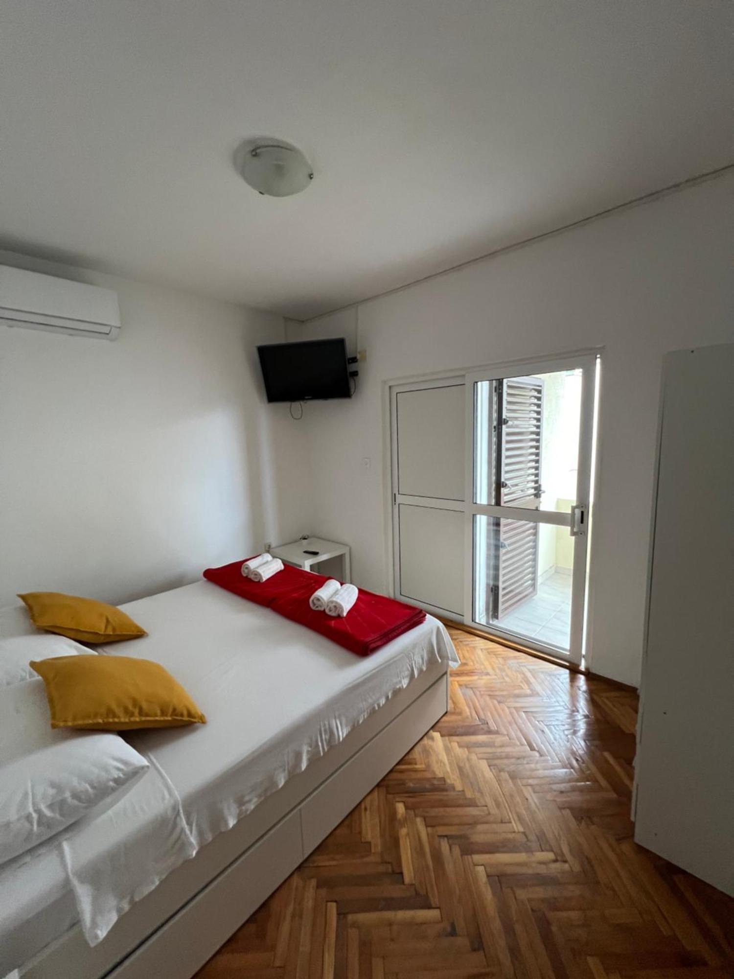 Apartment With Shared Kitchen 